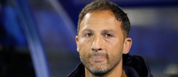 Die erste Niederlage für Domenico Tedesco in seinem neuen Job. - © Darko Bandic/AP/dpa