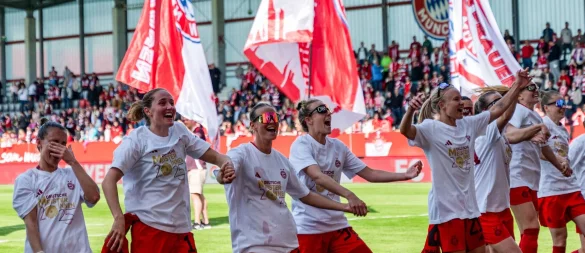 Hurra, wir fahren nach Estoril: Auch der FC Bayern nimmt an dem neuen Turnier teil. - © Leonie Asendorpf/dpa