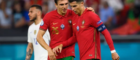 Joao Palhinha und Cristiano Ronaldo (r) werden mit Portugal gegen Deutschland spielen. - © Robert Michael/dpa-Zentralbild/dpa