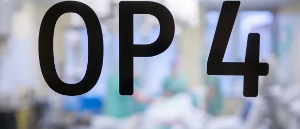 Urteil: Trotz Schmerzen und psychischer Belastung muss die Krankenkasse die Kosten einer OP bei Gynäkomastie nicht übernehmen. - © Florian Schuh/dpa-tmn