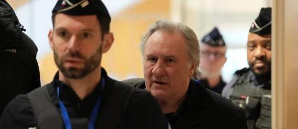 Die Staatsanwaltschaft wirft Depardieu sexuelle Übergriffe vor und fordert eine Freiheitsstrafe von 18 Monaten. (Archivfoto) - © Aurelien Morissard/AP/dpa