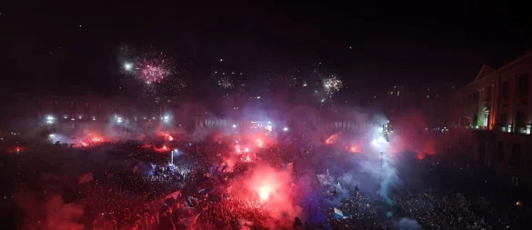 Neapels Fußballfans feiern den Meistertitel in Italien - © Salvatore Laporta/AP/dpa