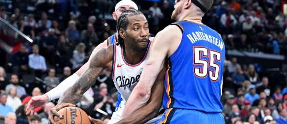 Kawhi Leonard - hier gegen Isaiah Hartenstein - ist der wichtigste Spieler der LA Clippers. (Archiv-Foto) - © Wally Skalij/AP/dpa