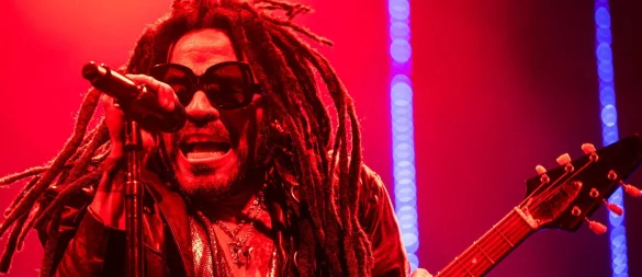 Zwischendurch trug er die Haare auch kurz, doch momentan gehören Dreadlocks fest zum Look von US-Rocker Lenny Kravitz dazu. (Archivbild) - © Torben Christensen/Ritzau Scanpix Foto/AP/dpa