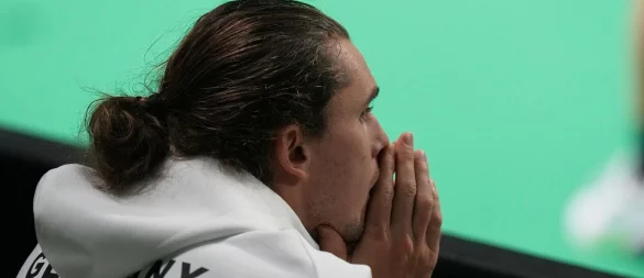 Fieberte beim Doppel gegen Spanien mit: Alexander Zverev - © Luca Bruno/AP/dpa