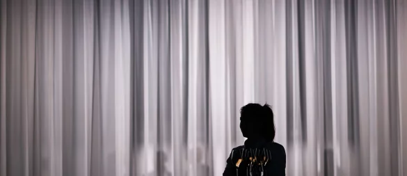 Noch ein Glas gefällig? Der aktuelle Mindestlohn liegt bei 12,82 Euro pro Stunde. Gewusst haben das aber nur 47 Prozent der Befragten. - © Sebastian Gollnow/dpa/dpa-tmn