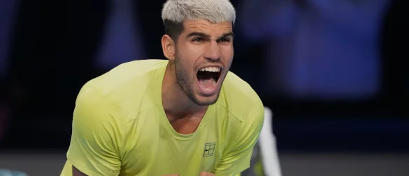 Jubelt über das Erreichen eines großen Ziels: Carlos Alcaraz - © Antonio Calanni/AP/dpa