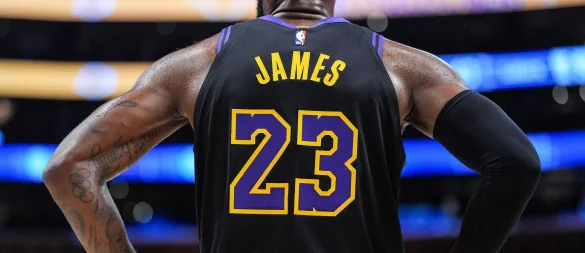 23. NBA-Saisons für die Nummer 23 der Los Angeles Lakers - © Jae C. Hong/AP/dpa