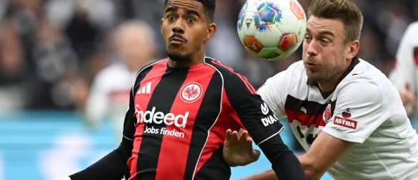 Lieferten sich ein umkämpftes Duell: Eintracht Frankfurt um Ansgar Knauff (l) und der FC St. Pauli um Hauke Wahl (r). - © Arne Dedert/dpa