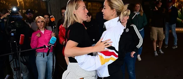 Bayern-Torjägerin Lea Schüller (li.) fehlt Bundestrainer Christian Wück gegen Spanien. (Archivbild) - © Sebastian Christoph Gollnow/dpa