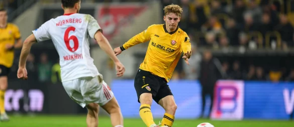 Dominik Kother (r, Dynamo Dresden) erzielt das Tor zum 1:1. - © Robert Michael/dpa