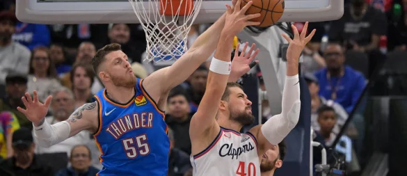 Isaiah Hartenstein (l) zeigte gegen sein Ex-Team vollen Einsatz. - © Jayne Kamin-Oncea/FR170204 AP/AP/dpa