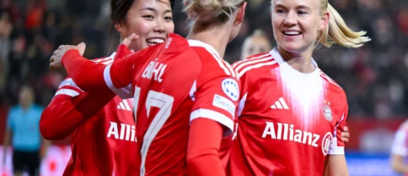 Pernille Harder (r) traf für die Bayern-Fußballerinnen beim 4:0 gegen Union. - © Sven Hoppe/dpa
