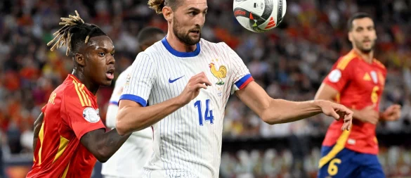 Der Franzose Adrien Rabiot (M) kritisiert den Plan für ein italienisches Ligaspiel in Australien. - © Marijan Murat/dpa
