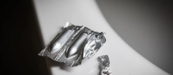 Gewusst wie: Diese Tipps helfen beim Einführen von Zäpfchen. - © Christin Klose/dpa Themendienst/dpa-tmn