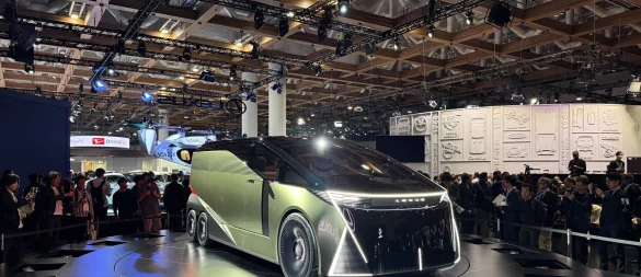 Lexus präsentierte den LS-Minivan mit sechs Rädern und viel Komfort. - © Thomas Geiger/dpa-tmn