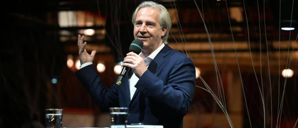 Der Intendant des Wiener Burgtheaters, Stefan Bachmann, möchte das Haus nicht politisch positionieren. - © Helmut Fohringer/APA/dpa