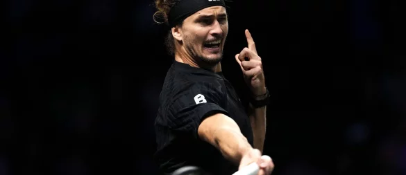 Alexander Zverev tat sich in seinem Auftaktmatch in Paris schwer. - © Dimitar Dilkoff/AFP/dpa