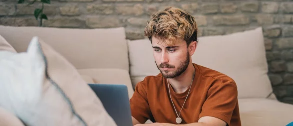 Auch wenn es Überwindung kosten mag: Mit der Organisation des eigenen digitalen Nachlasses beginnt man besser früher als später. - © Zacharie Scheurer/dpa-tmn