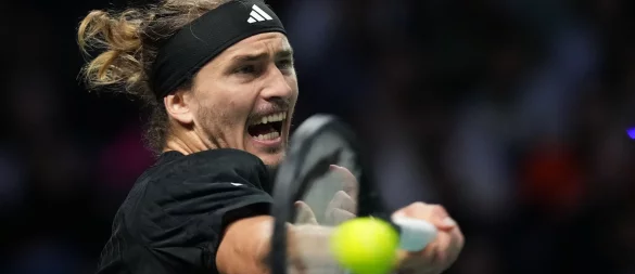 Gegen Jannik Sinner ist Tennisprofi Alexander Zverev chancenlos. - © Christophe Ena/AP/dpa