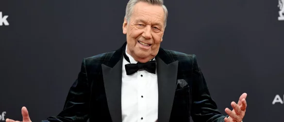 Roland Kaiser ist mit dem Bambi für das Lebenswerk geehrt worden. - © Felix Hörhager/dpa