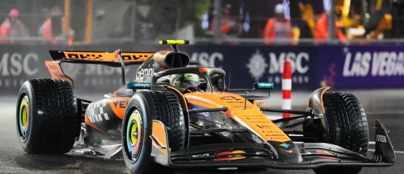 Lando Norris kam mit den Bedingungen am besten zurecht und holte sich die Pole Position. - © Nick Didlick/AP/dpa