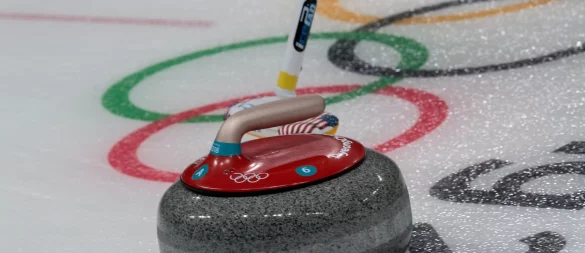 Die deutschen Curling-Frauen dürfen weiter von der Olympia-Teilnahme träumen. (Archivbild) - © Peter Kneffel/dpa