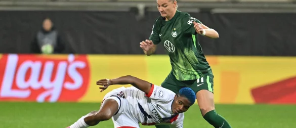 Voller Einsatz für den VfL Wolfsburg: Alexandra Popp (r). - © Swen Pförtner/dpa