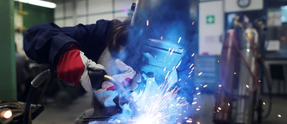 Ein Freiwilliges Handwerksjahr unterscheidet sich deutlich von einem Freiwilligen Sozialen Jahr mit Fokus auf handwerkliche Tätigkeiten. - © Oliver Berg/dpa/dpa-tmn