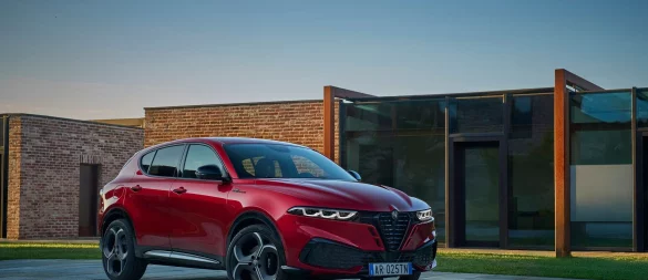 Alfa Romeo frischt den Tonale mit überarbeiteter Front und neuen Farboptionen auf: Das Facelift bringt mehr Individualität ins Kompakt-SUV. - © Maxsarotto/Alfa Romeo/dpa-tmn
