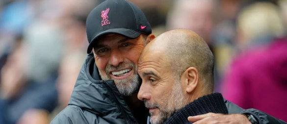 Pep Guardiola (r.) spricht auch vor seinem 1000. Spiel als Trainer nur höchsten Tönen von Jürgen Klopp. - © Jon Super/AP/dpa
