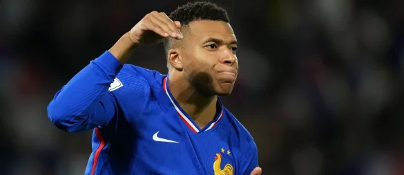 Kylian Mbappé ließ die Franzosen in Paris jubeln. - © Christophe Ena/AP/dpa