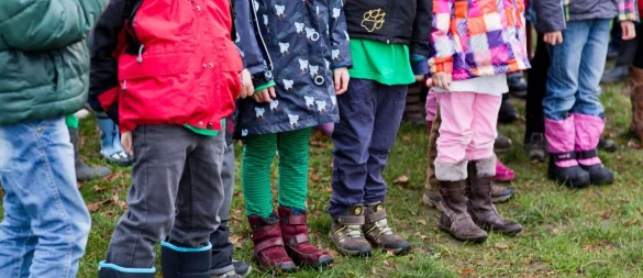 Warm halten und vor Ausrutschern schützen sollen Winterschuhe und -stiefel. Aber sie können auch zu stabil sein. - © Jens Büttner/dpa/dpa-tmn