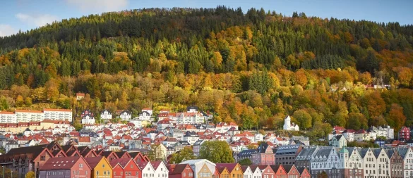 Bryggen mit seinen bunten Holzhäusern: Wahrzeichen und Weltkulturerbe. - © Casper Steinsland/Visit Bergen/visitbergen.com/dpa-tmn