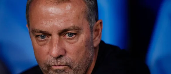 Hansi Flick will von seiner Spielweise für den FC Barcelona nicht abrücken. (Archivbild) - © Jose Breton/AP/dpa