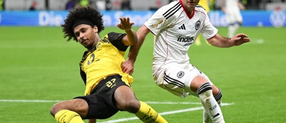 Das erste Duell im neuen Jahr: Frankfurt mit Mario Götze (r) empfängt am 9. Januar die Dortmunder um Karim Adeyemi. (Archivbild) - © Arne Dedert/dpa