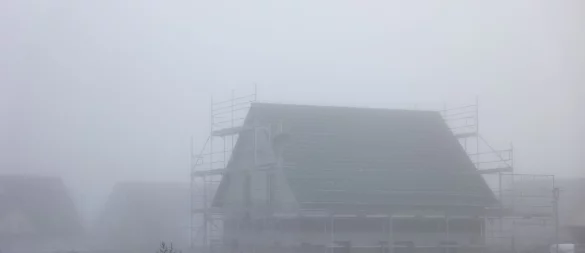 Nebulöse Zahlen? Wer verhindern möchte, dass die Kosten beim Bau explodieren, kann so manche Maßnahme dagegen ergreifen. - © Jan Woitas/dpa/dpa-tmn