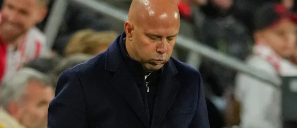 Arne Slot und der FC Liverpool stecken in einer Krise. (Archivbild) - © Dave Shopland/AP/dpa