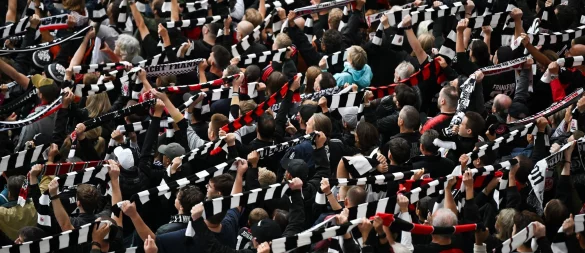 Eintracht Frankfurt wird bei der SSC Neapel nach Ablehnung eines Antrags auf Spielverlegung ohne Unterstützung der Fans spielen. (Archivbild) - © Arne Dedert/dpa