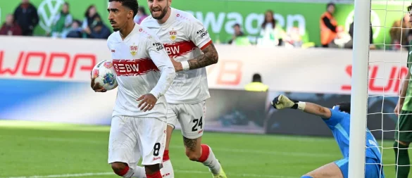 Kein Jubel nach dem Tor aus Respekt vor seinem Ex-Club: Stuttgarts Tiago Tomas (l) nach dem 1:0 gegen den VfL Wolfsburg - © Swen Pförtner/dpa