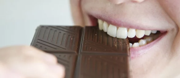 Schokolade sollte deutlich nach Kakao schmecken, leicht cremig sein und auf der Zunge zergehen. - © Franziska Gabbert/dpa-tmn