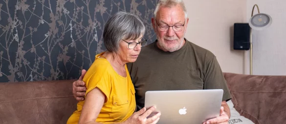 Einander absichern: Eine Risikolebensversicherung kann Partner und Familie im Ernstfall finanziell schützen. Doch was gibt es zu beachten? - © Benjamin Nolte/dpa-tmn