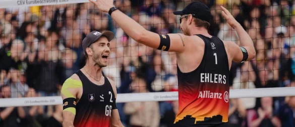 Clemens Wickler (l) und Nils Ehlers stehen im WM-Achtelfinale. - © Marius Becker/dpa