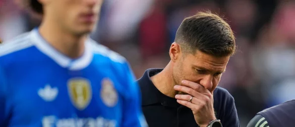 Zwei Spiele ohne Tor - spanische Medien kritisieren bereits Real-Coach Xabi Alonso. - © Manu Fernandez/AP/dpa