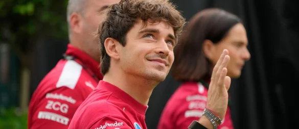 Ferrari-Star Charles Leclerc hatte erfreuliche private Nachrichten für seine Fans. - © Vincent Thian/AP/dpa