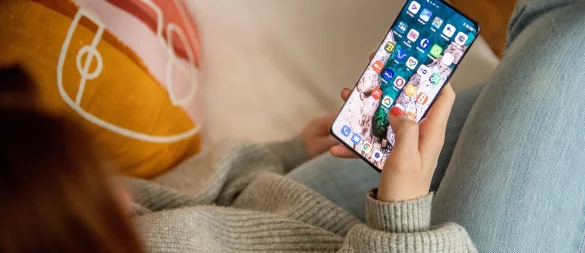 Diensteanbieter müssen in den AGB aufführen, welche Handlungen zu einer Account-Sperre führen können. - © Zacharie Scheurer/dpa-tmn