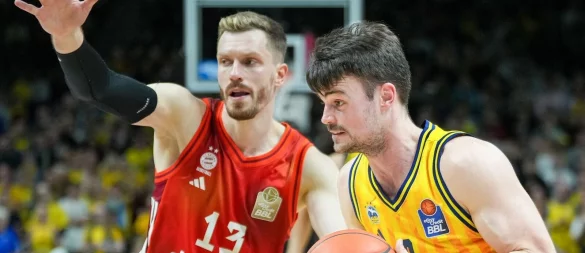 Spielen sie bald in der NBA Europe gegeneinander? Bayerns Andreas Obst (links) und Alba-Profi Jonas Mattisseck. (Archivfoto) - © Soeren Stache/dpa