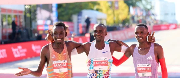 Jacob Kiplimo (M) aus Uganda hat den Chicago-Marathon gewonnen. - © Richard Dizon/ZUMA Press Wire/dpa