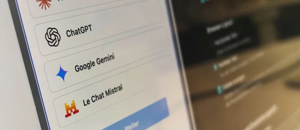 Chatbot-Integration: Über die überarbeitete Sidebar lassen sich in Firefox schnell auf Claude, ChatGPT, Gemini und Le Chat zugreifen. - © Franziska Gabbert/dpa-tmn