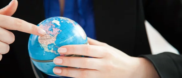 Rund um den Globus gearbeitet? Dann haben Sie unter Umständen auch in anderen Ländern als Deutschland Rentenansprüche erworben. - © Christin Klose/dpa-tmn